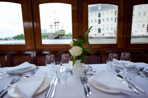 adeline-gedekte-tafel-met-scheepvaartmuseum-scaled-wv8fai6qmxq0v6v2kybhmo